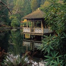 беседка у воды