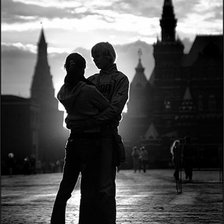 Схема вышивки «Влюбленные в городе»