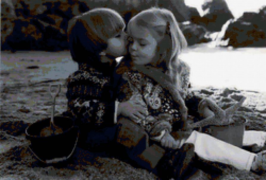 На пляже - первая любовь, девочка, мальчик, дети - предпросмотр