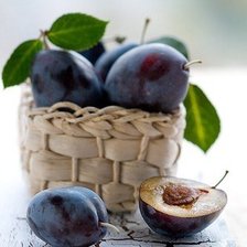 Схема вышивки «Натюрморт со сливой»