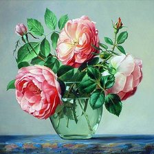 розы в вазе