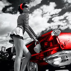 Ретро машина - девушка, машина - оригинал