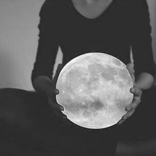 Схема вышивки «Луна в руках»