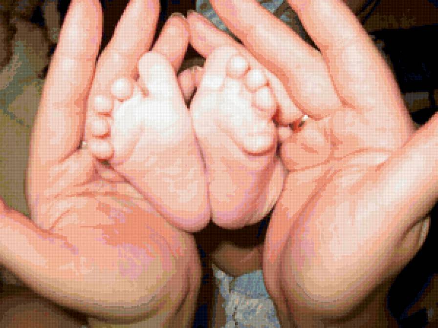 ножки в ладошках - ребенок - предпросмотр