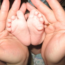 Схема вышивки «ножки в ладошках»