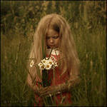 Схема вышивки «девочка с цветами»