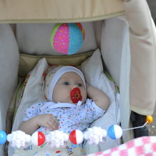 алена на прогулке