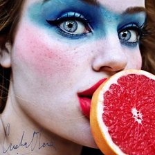 Схема вышивки «Девушка с грейпфрутом»