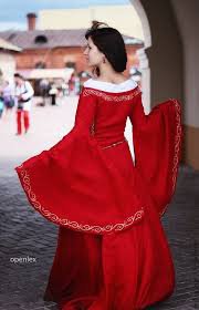 Девушка в красном - оригинал