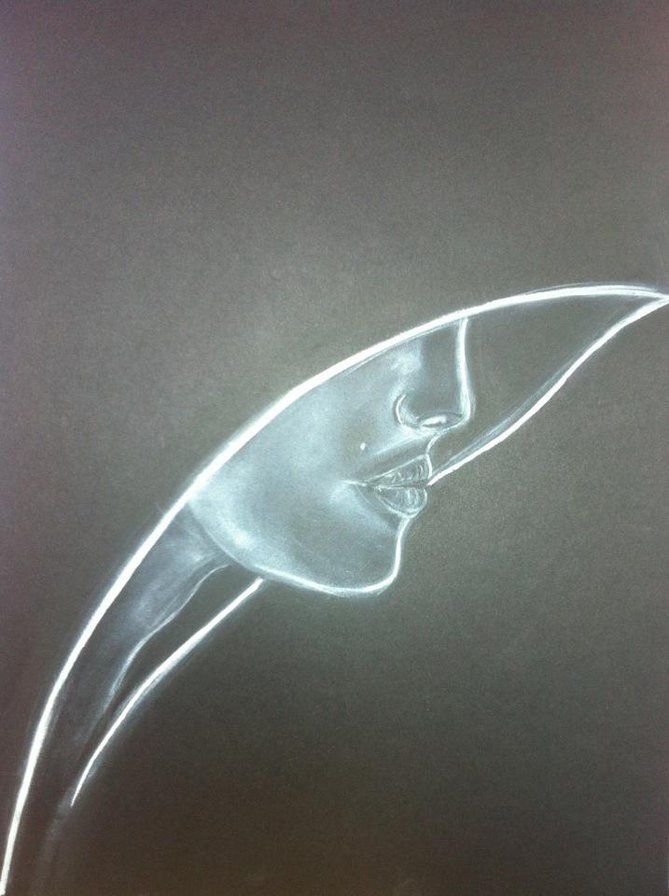 девушка в капюшоне - оригинал