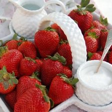 Схема вышивки «Клубника со сливками»