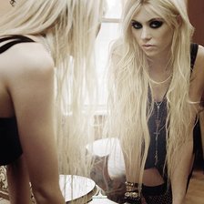 The pretty Momsen