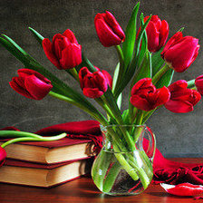 Схема вышивки «Ваза с тюльпанами»