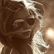 Схема вышивки «девушка в очках»