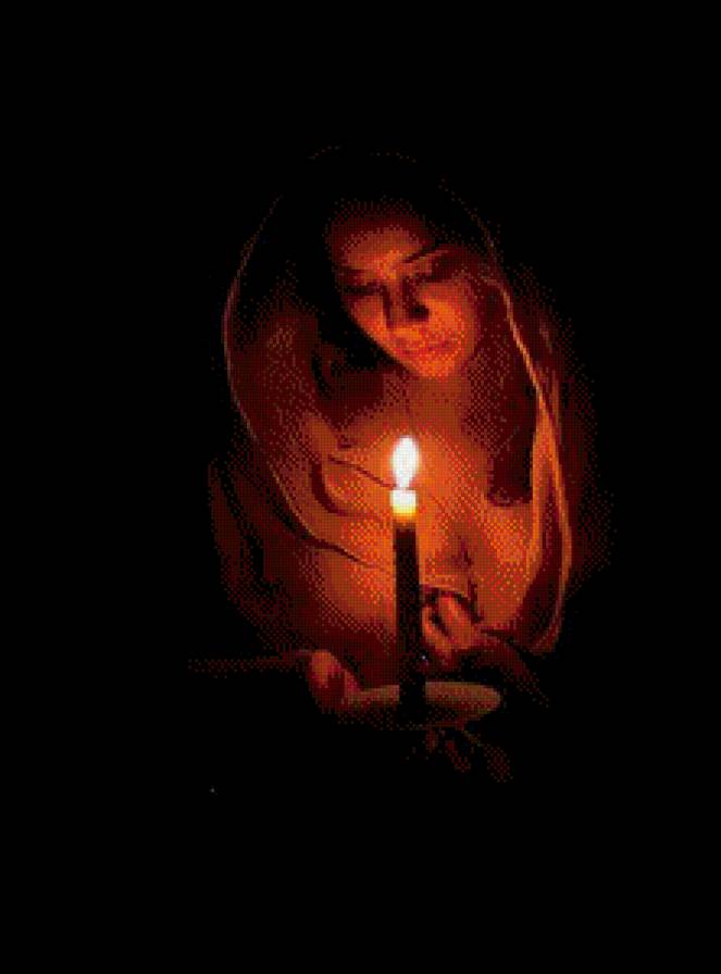 у свечи - девушка, свеча, на черном фоне - предпросмотр