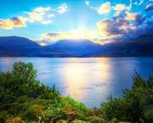 Закат у реки