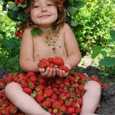 Схема вышивки «Девочка в клубнике»