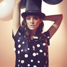 Схема вышивки «девушка с шариками»