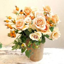 Схема вышивки «Розы в вазе»