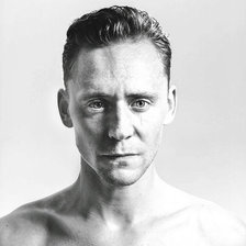 Схема вышивки «Том Хиддлестон»