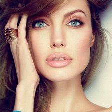 Анджелина Джоли