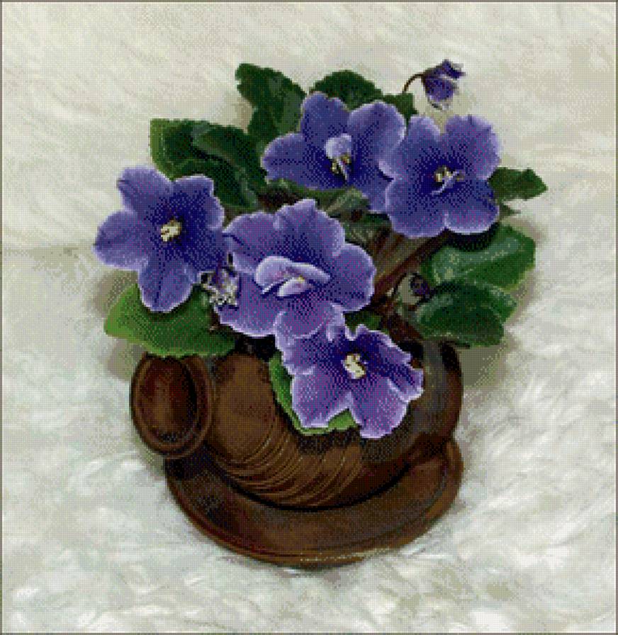 Фиалки - цветы, натюрморт - предпросмотр