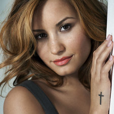 Схема вышивки «Деми Ловато»