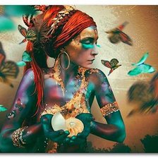 девушка с ракушкой