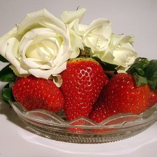 Схема вышивки «Натюрморт с клубникой»