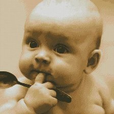 малыш с ложкой