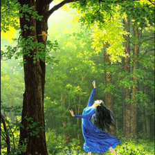 Девушка в лесу