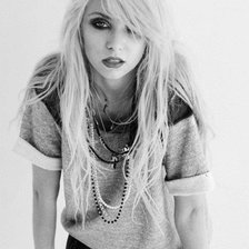Схема вышивки «Taylor Momsen»