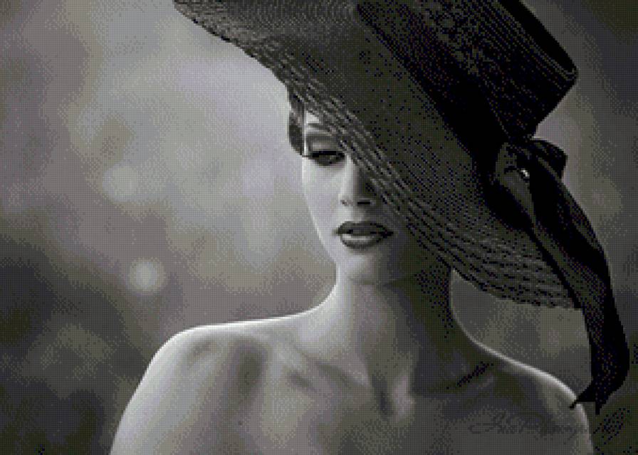 девушка в серой шляпе - предпросмотр