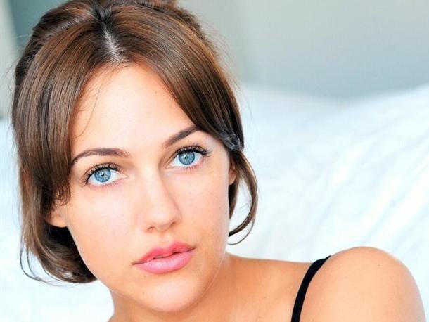 Мерьем - портрет, девушка - оригинал