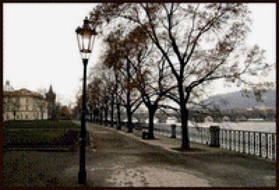 Прага - фонарь, дорога, забор. - предпросмотр