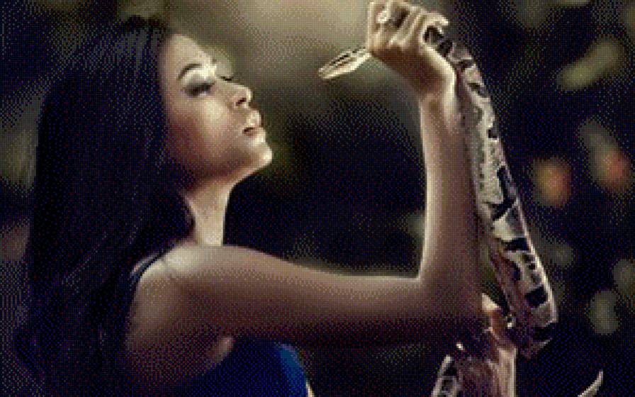 Девушка и змея - женщина, красота, взгляд, девушка - предпросмотр