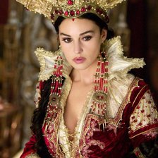 Моника Белучи