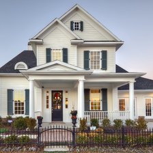 casa de madera blanca