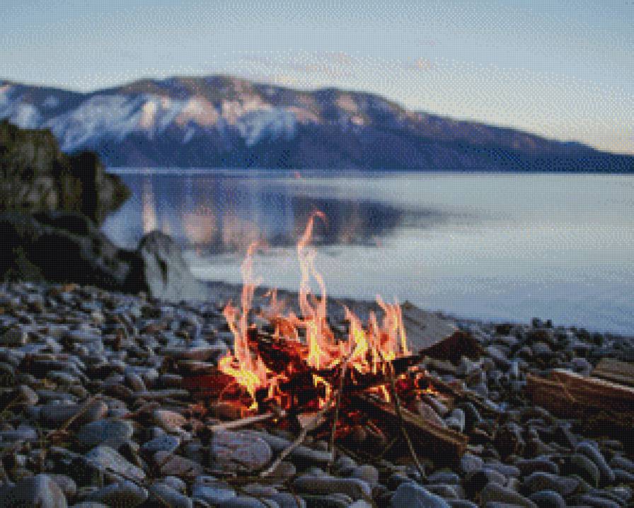 Вечерний костер - вечер, отдых, костер, тишина, река, пламя, успокоение - предпросмотр