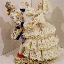 porcelana pareja bailando
