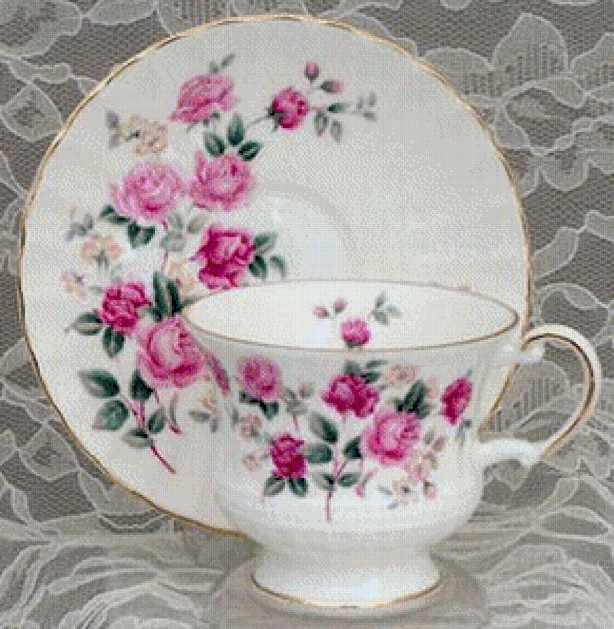 taza y plato con pequeñas rosas 300 - предпросмотр