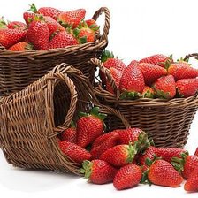 много клубники не бывает