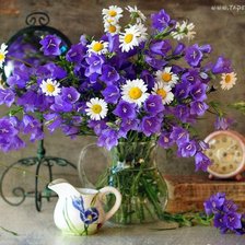 Схема вышивки «натюрморт с колокольчиками и ромашками»