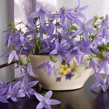 Схема вышивки «ваза с колокольчиками»