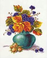 Виноград и желтые листочки