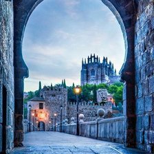 Схема вышивки «Toledo Puerta Medieval»