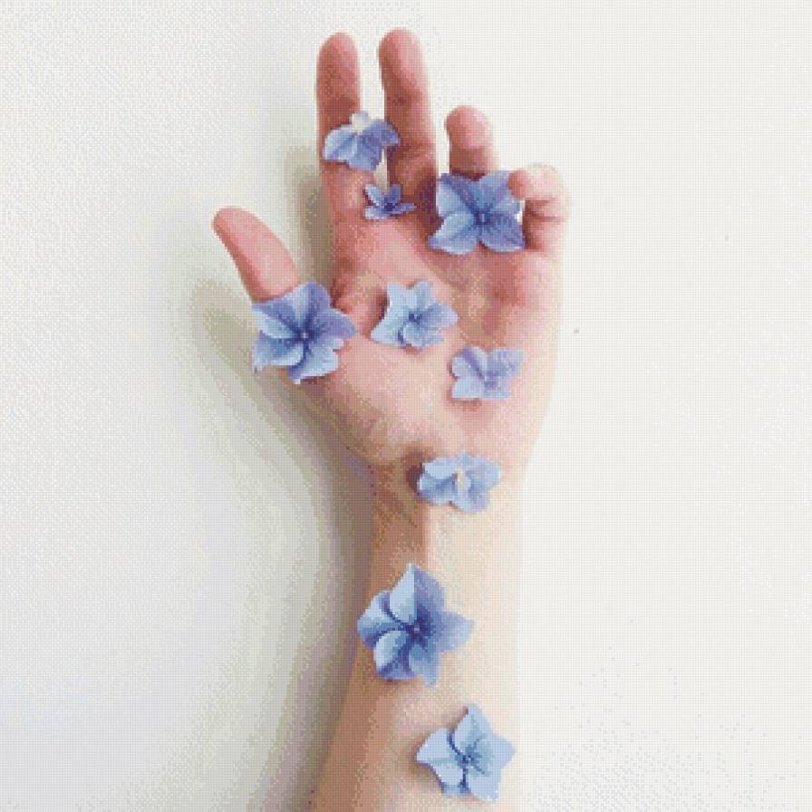 Нежность - рука, цветы - предпросмотр