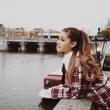 Схема вышивки «Ariana Grande»