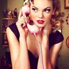 Схема вышивки «Девушка с телефоном»