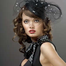 Схема вышивки «Девушка в шляпке с шарфиком»